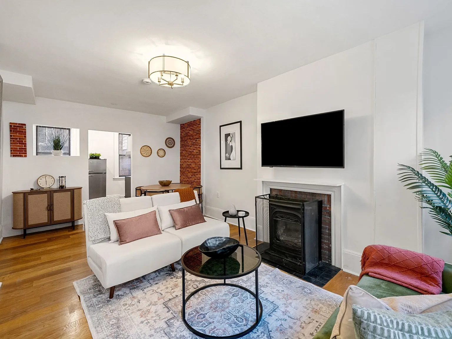 2 bed, 2.0 bath, 974 sqft, $4,990 — Photo 1
