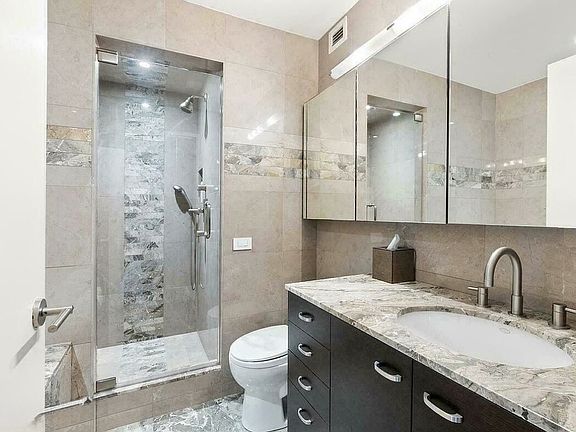 4th image of 150 W 56th St APT 6105