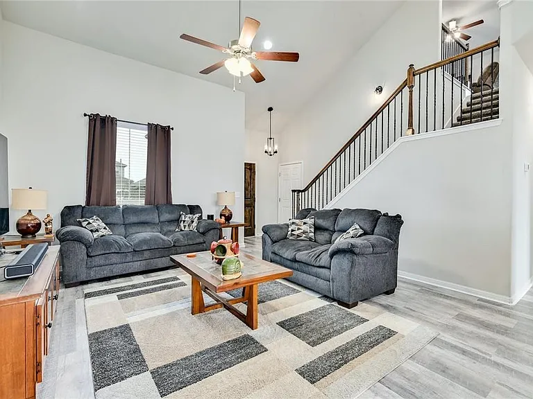 400 Lewisville Ln — Photo 6