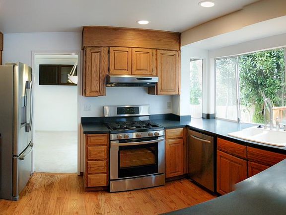 4th image of 10824 NE 64th St