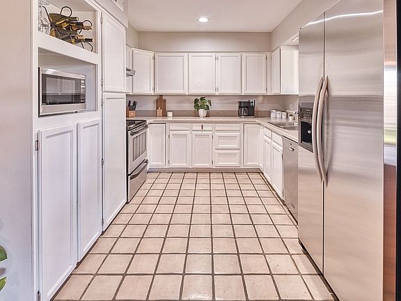 4th image of 4007 E San Miguel Ave
