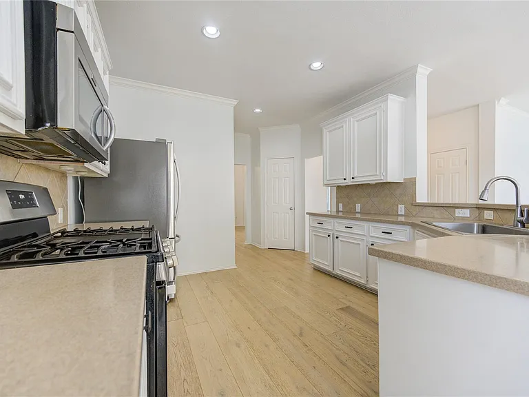 4426 Desert Cliff Ct — Photo 12