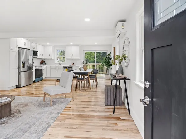 338 Plymouth St, Holbrook, MA 02343