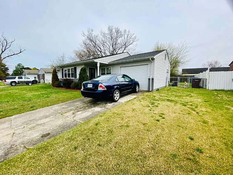 3033 Kenelm Dr — Photo 4