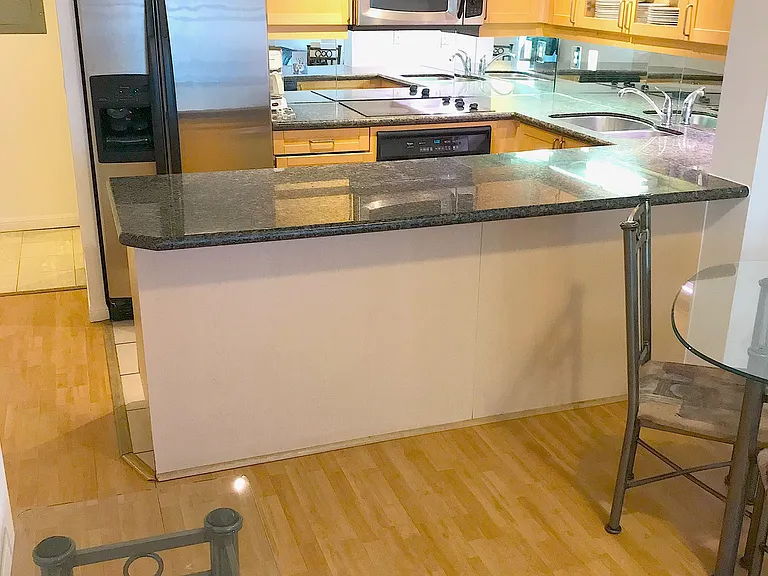 140 Simcoe St #610 — Photo 9