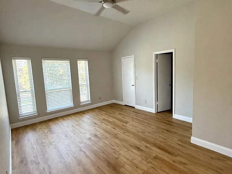 720 Crescent Dr — Photo 4