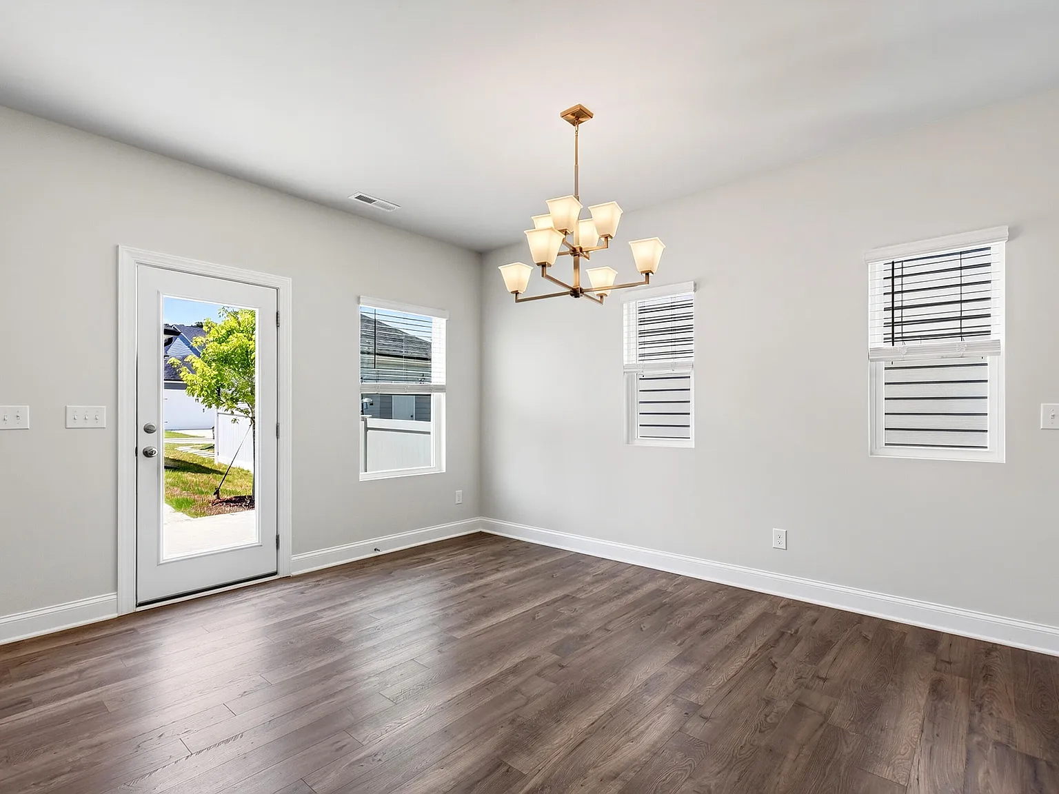 3 bed, 2.5 bath, 1756 sqft, $2,250 — Photo 4