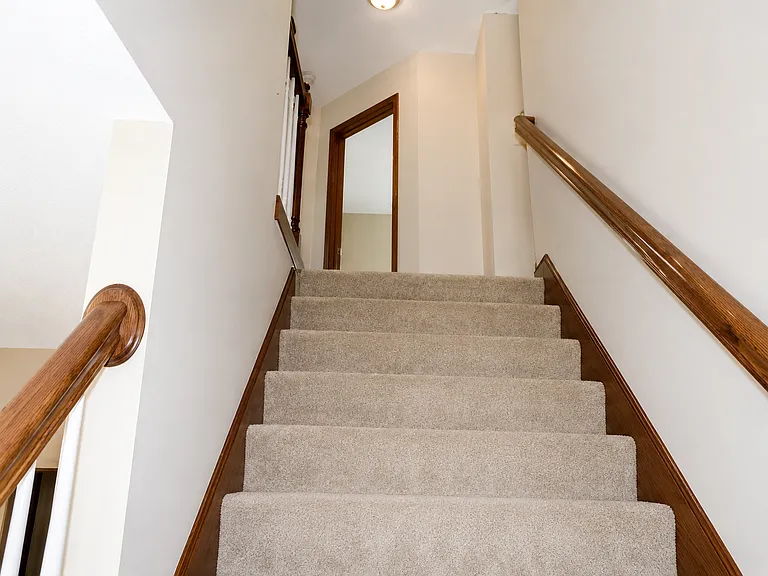 803 SW Bishop Dr — Photo 5