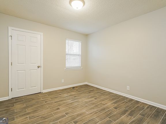 5th image of 2488 Carol Cir