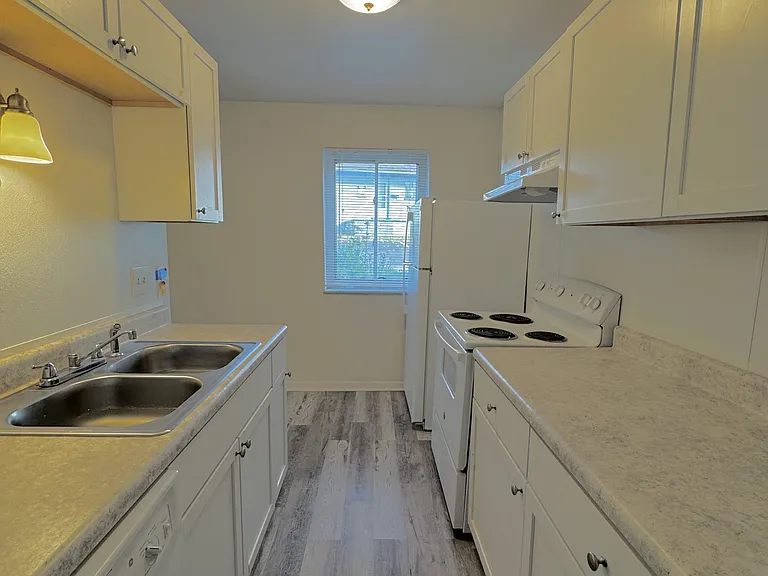 415 Grandin Ave #B — Photo 1