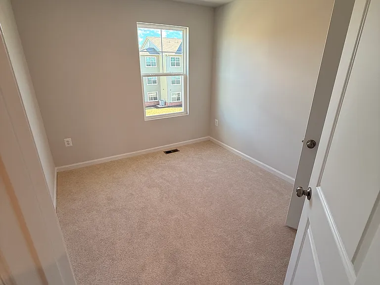 121 Oldfield Dr — Photo 28