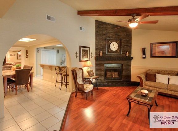 4th image of 34 East Dr
