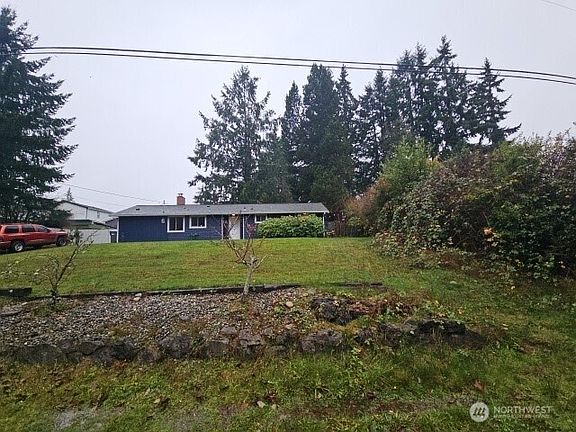 3rd image of 1394 Marlin Drive SE