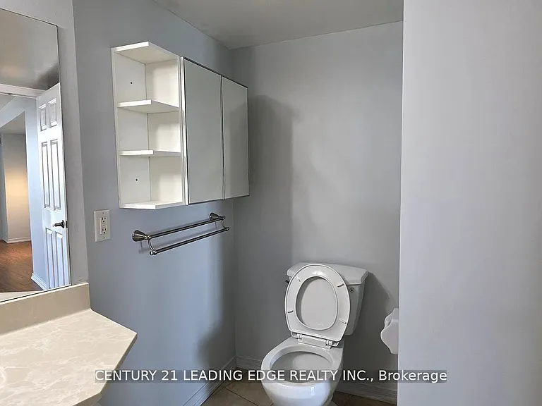 18 Valley Woods Rd #Penthouse 204 — Photo 21