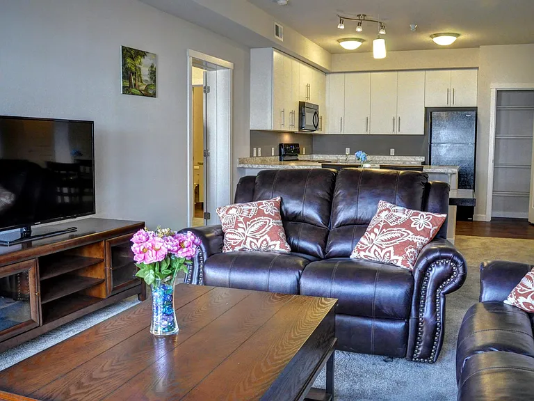 Emerald Ridge Apartments & Townhomes — Photo 30