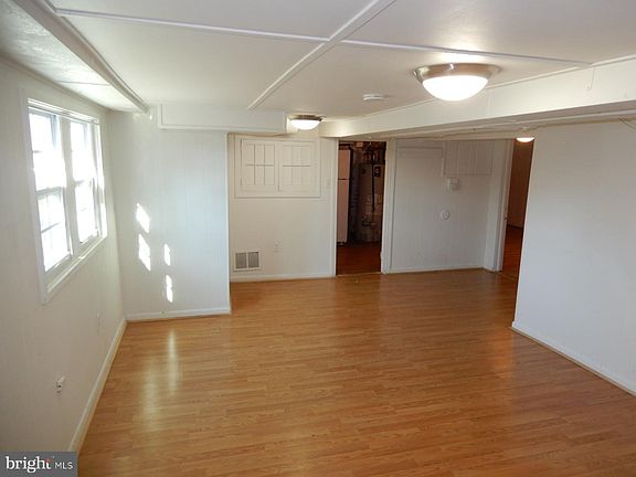 2nd image of 626 N George Mason Dr