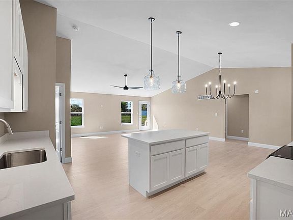 5th image of 308 Summer Glen Lane St
