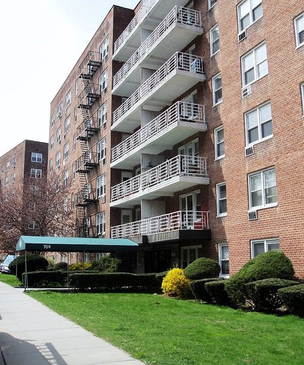 1st image of 709 Warburton Ave
