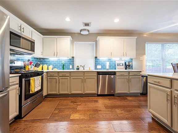 4th image of 11133 Avering Ln