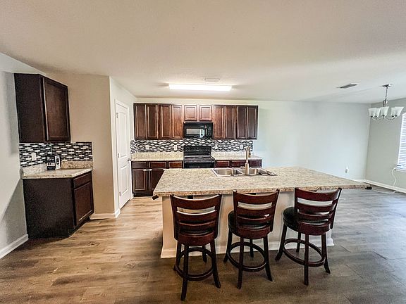 3rd image of 4909 Kensington Ln