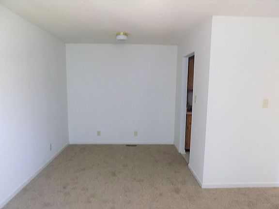 2nd image of 212 Beech St APT D