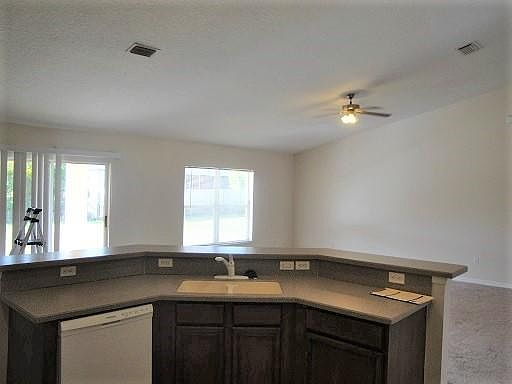 5th image of 742 SE Thanksgiving Ave