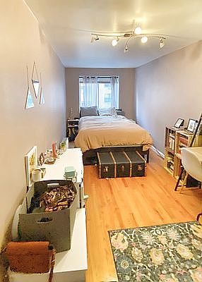 3rd image of 422 E 10th St APT 4R