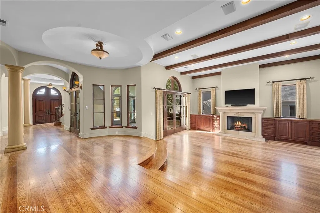 5 bed, 4022 sqft, $25,000 — Photo 2