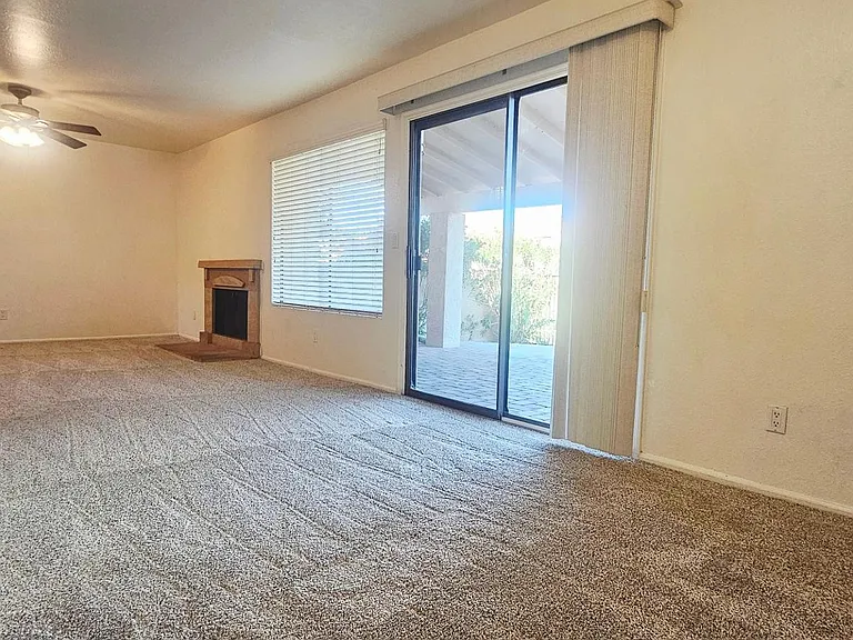 333 E Lilac Dr — Photo 2