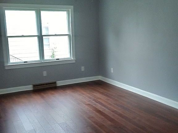 5th image of 729 Kenwood Ave