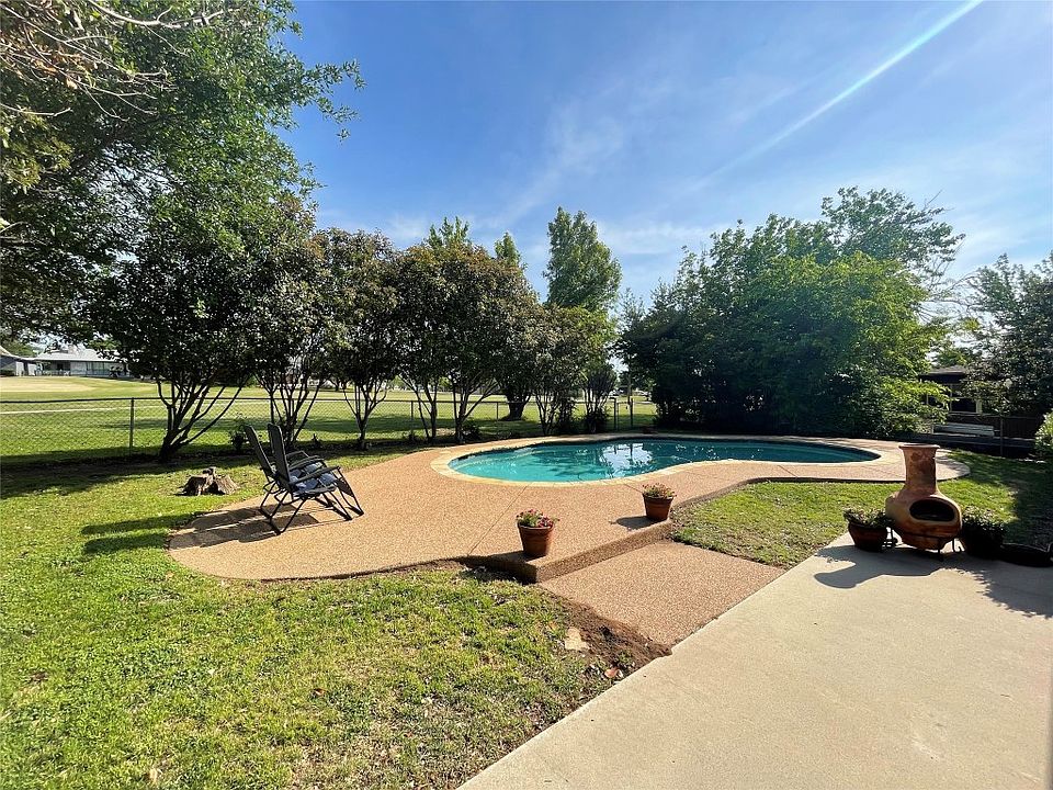 302 Half Moon Way, Runaway Bay, TX 76426 Zillow