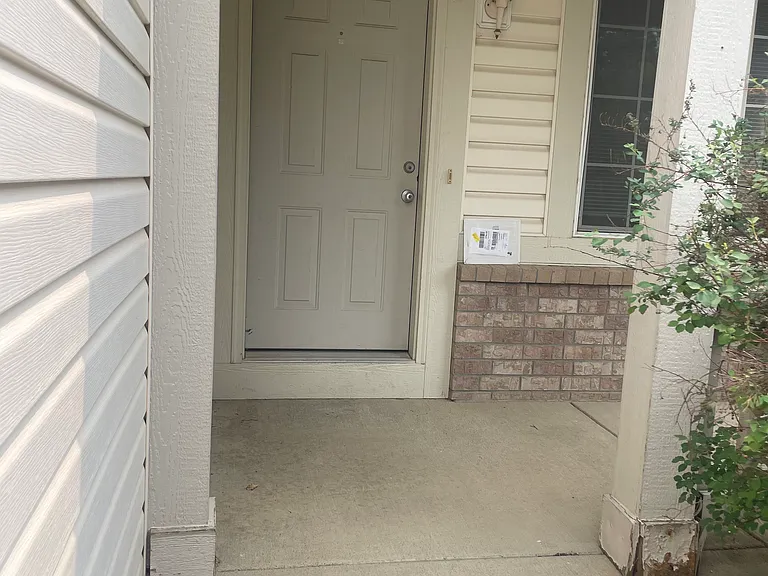Larkspur Dr — Photo 2