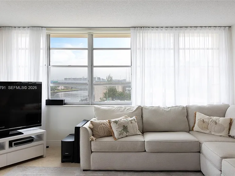 1817 S Ocean Dr #320 — Photo 6