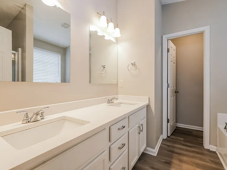 1304 Ivey Pointe Dr — Photo 12