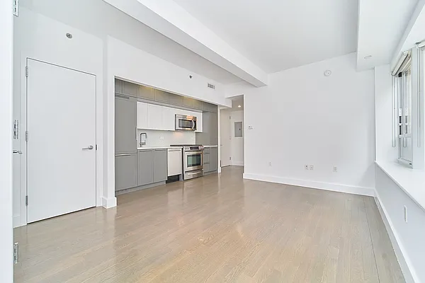 Rented by SERHANT. | media 4