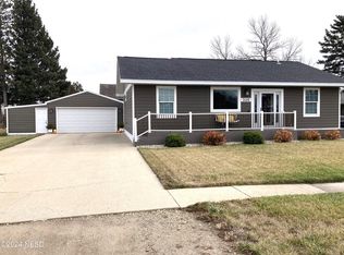 320 13th St SW, Watertown, SD 57201