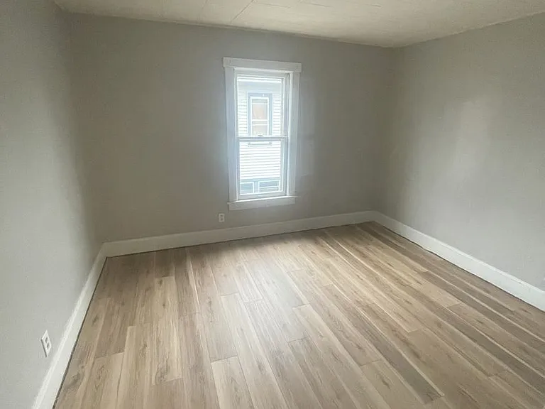 915 Forest Ave — Photo 7