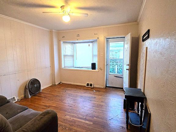 3rd image of 138B Bayard Rear St