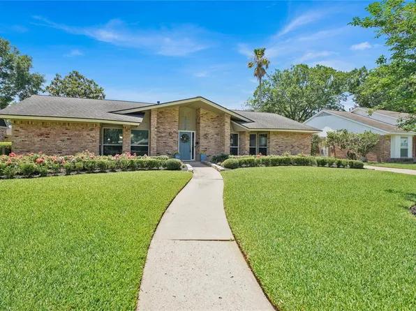 18642 Prince William Lane, Nassau Bay, TX 77058