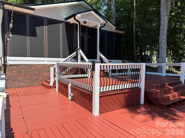278/280 Lake Tillery Trl, Mount Gilead, NC 27306