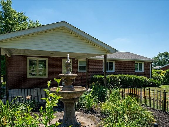 5th image of 111 Crandon Cir