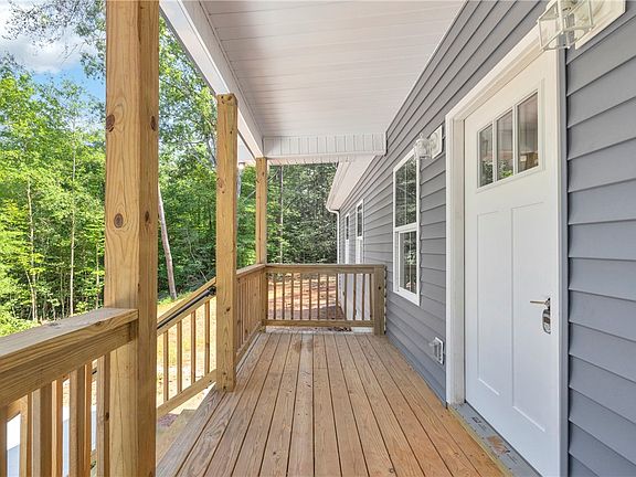 3rd image of 414 Greenbriar Way