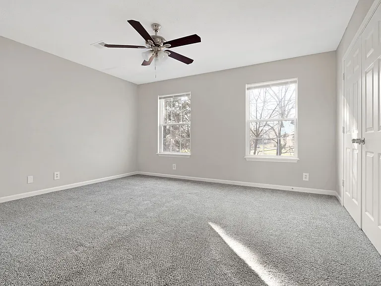 550 New South Dr — Photo 19