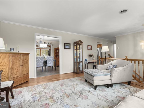5th image of 206 Opal Ave