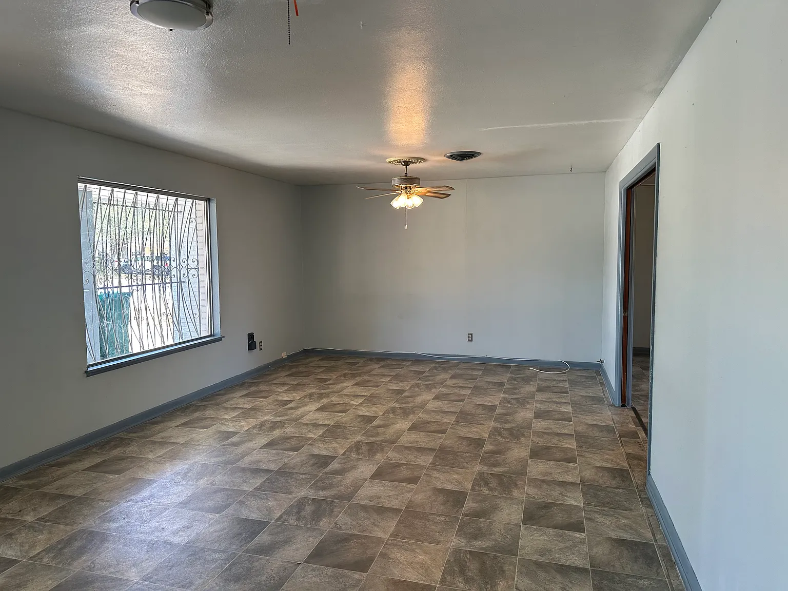 3 bed, 1789 sqft, $1,275 — Photo 3
