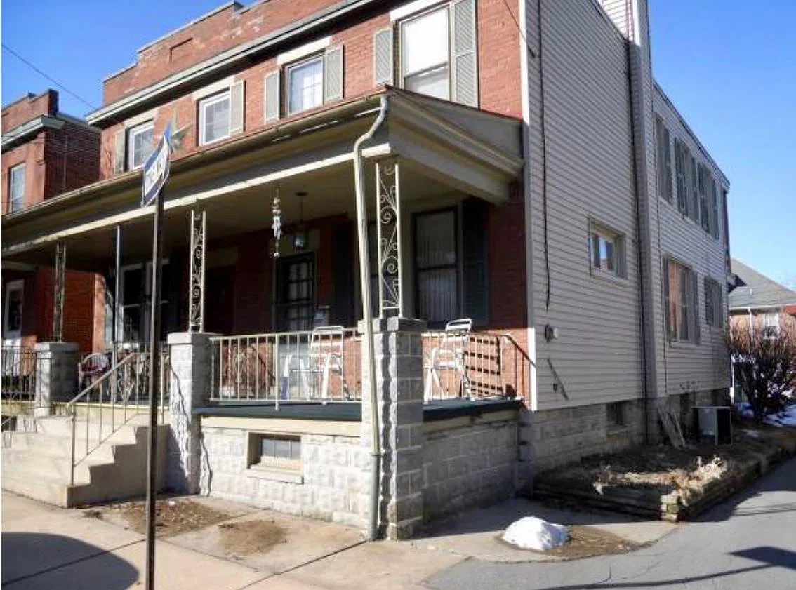 3 bed, 1200 sqft, $1,600 — Photo 1