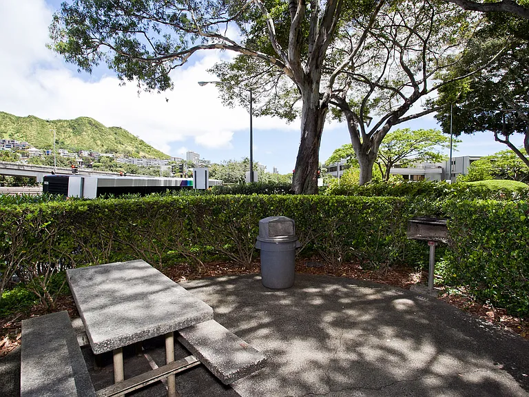 1511 Nuuanu Ave #639 — Photo 40