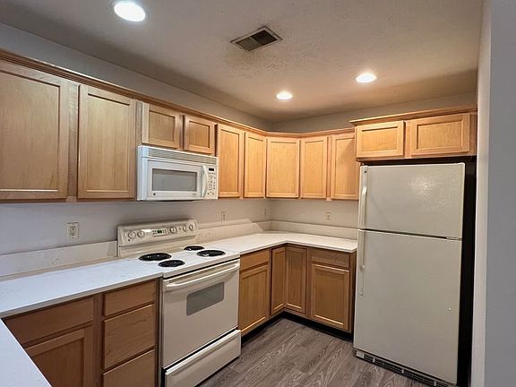 5th image of 710 Iaa Dr APT 102