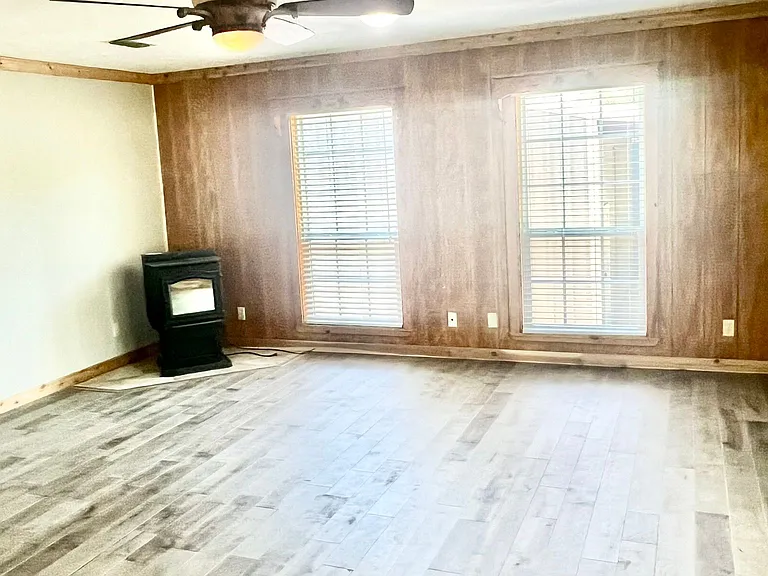 510 Murchison St — Photo 22