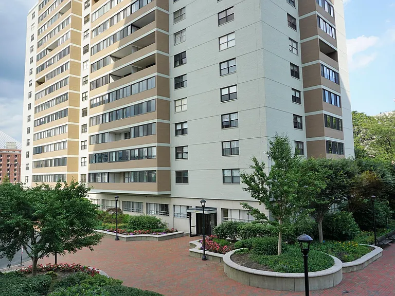 6 Whittier Pl #14G — Photo 8